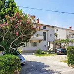 Grosse In Mit Privatem Balkon By Interhome Apartamento *