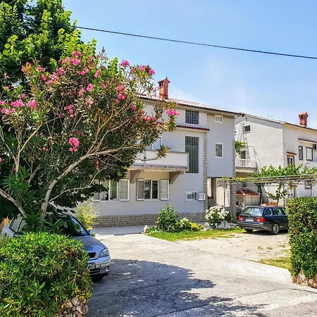 Grosse In Mit Privatem Balkon By Interhome Apartment *
