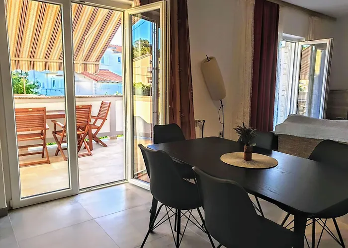 Lägenhet Grosse In Mit Privatem Balkon By Interhome Palit